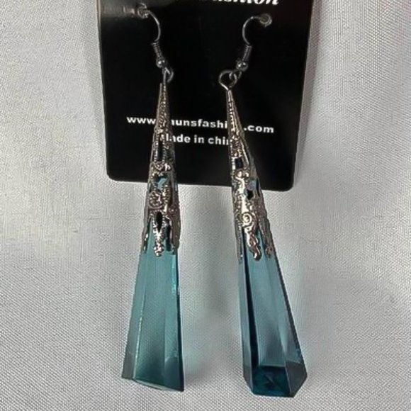Long Green Earrings/ Chun's Fashion Earrings/ Green Glass Earrings/ Brand New - Picture 1 of 2